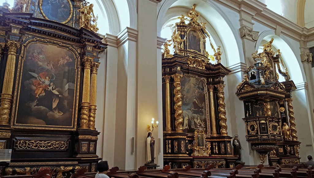 Side Altars (Gospel Side) and Pulpit